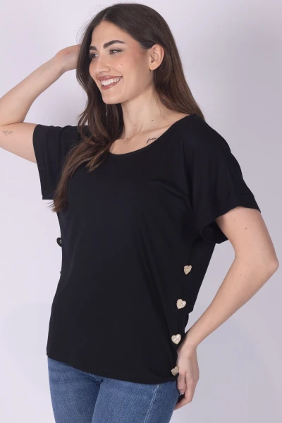 T-SHIRT CON CUORI RICAMATI...